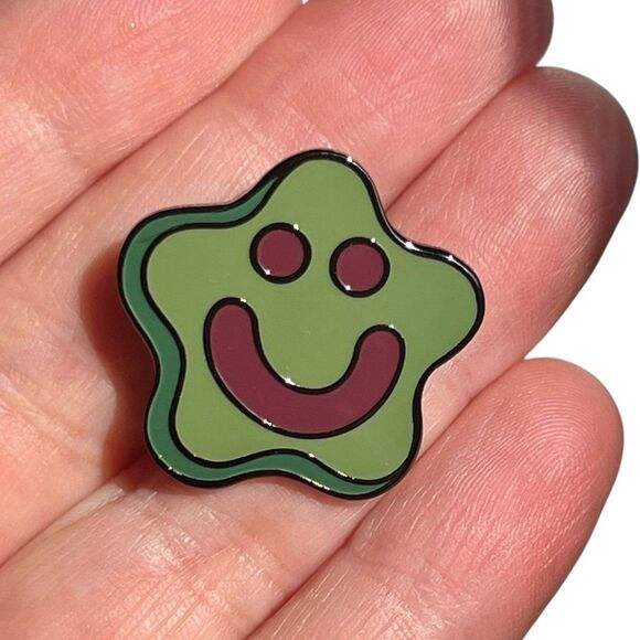 Spongebob Squarepants Smiley Pickle Enamel Pin - Picture 3 of 8